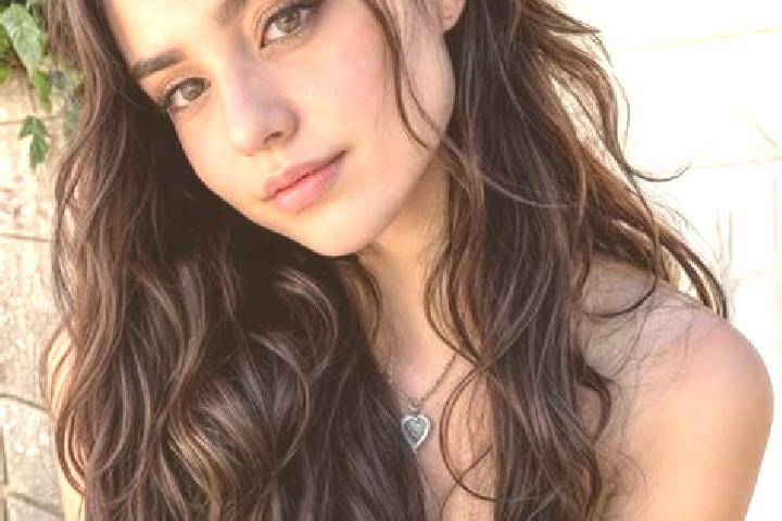 Ellie, 28, a auburn green-eyed middle eastern companion based in Oldemarkt. Offering Tantra, Girlfriend Experience, Dinner Date, Party Girl. Available for in...