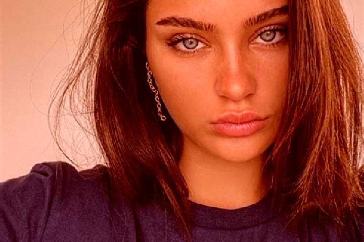 Ellie, 28, a brunette dark-eyed mixed companion based in Mirgas. Offering Tantra, Prostate Massage, Massage, Dinner Date. Available for incall and outcall, d...