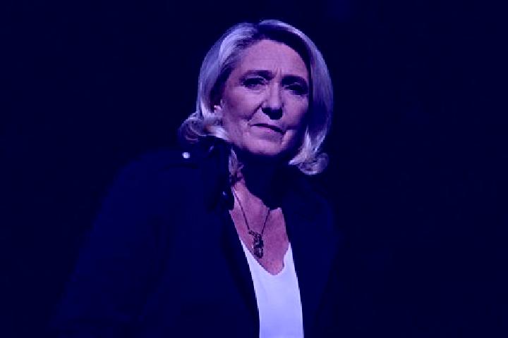 Ellie, 28 — Escort in Betton, France
