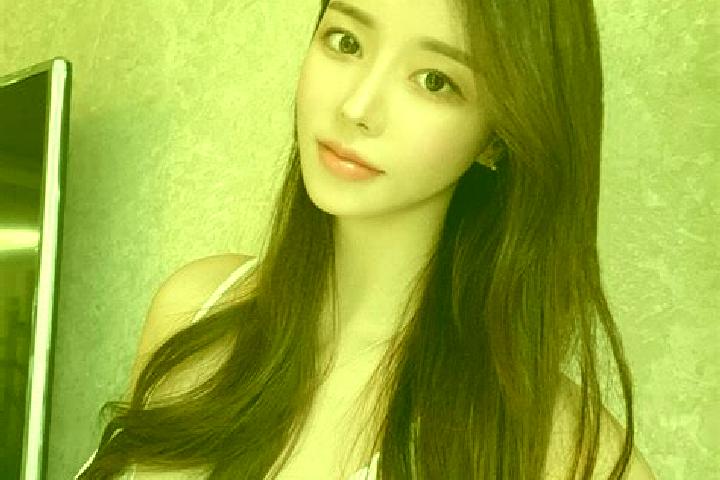 Ellie, 28 — Escort in Dizhuang, China