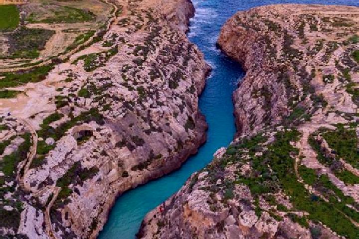 Ellie, 28 — Escort in Ghasri, Malta