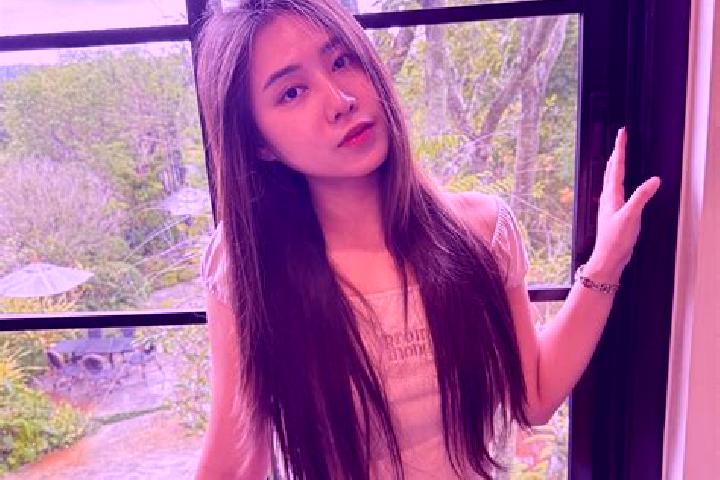 Ellie, 28 — Escort in Karita, Indonesia