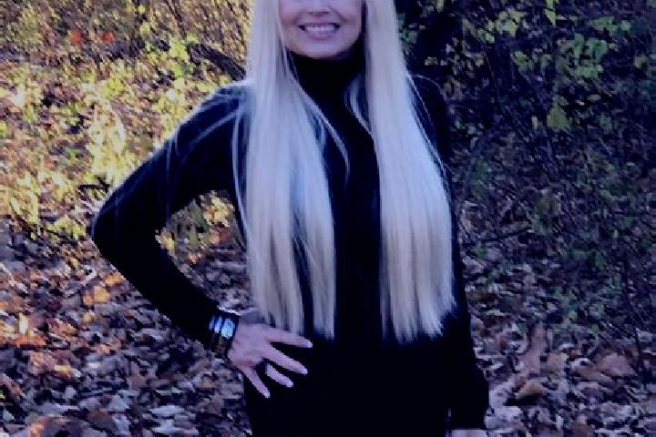 Ellie, 28 — Escort in Northville, United States