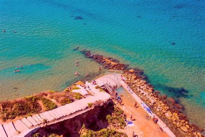 Ellie, 28 — Escort in Peroulades, Greece