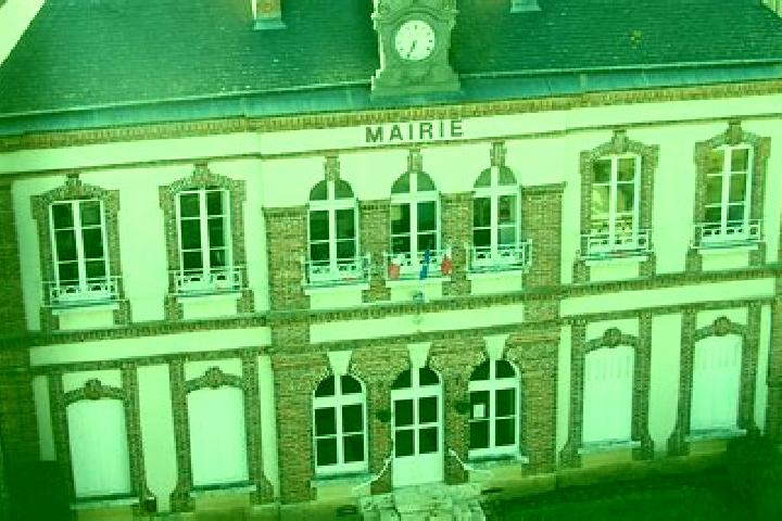 Ellie, 28 — Escort in Prunay-le-Gillon, France