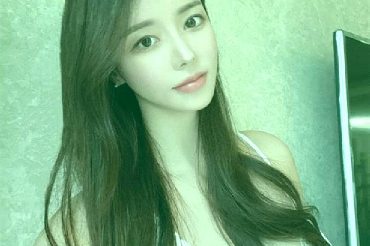 Ellie, 28 — Escort in Xitangtuo, China