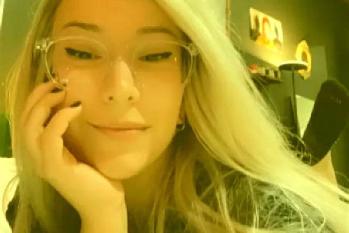 Ellie, 29, a blonde dark-eyed ebony companion based in East Broughton. Offering Dinner Date, Deep French Kissing, Massage. Available for incall and outcall, ...