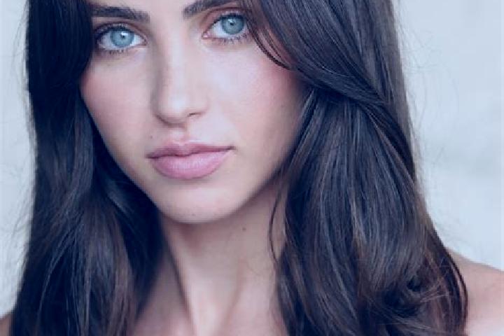 Ellie, 29, a brunette brown-eyed indian companion based in Ferron. Offering OWO, GFE, Overnight. Available for incall and outcall, overnight bookings available.