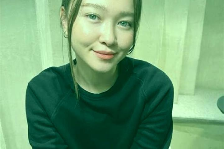 Ellie, 29, a dark blonde blue-eyed asian companion based in Yabligue. Offering Party Girl, Domination, Erotic Massage. Available for incall and outcall, over...