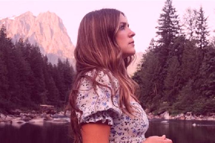 Ellie, 29 — Escort in Bellmund, Switzerland