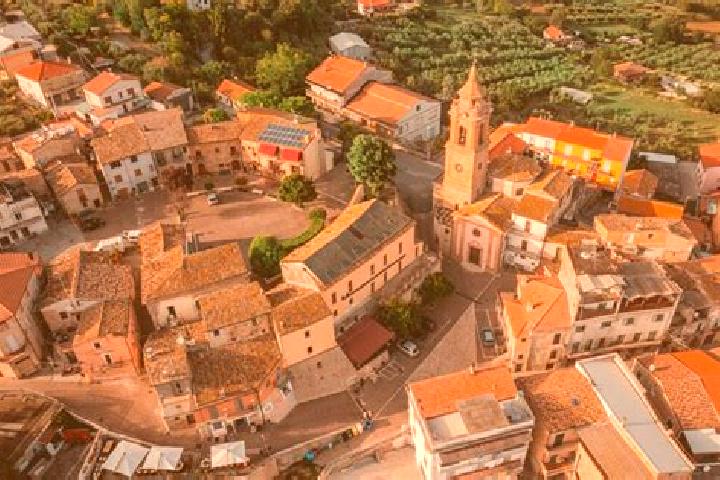 Ellie, 29 — Escort in Notaresco, Italy