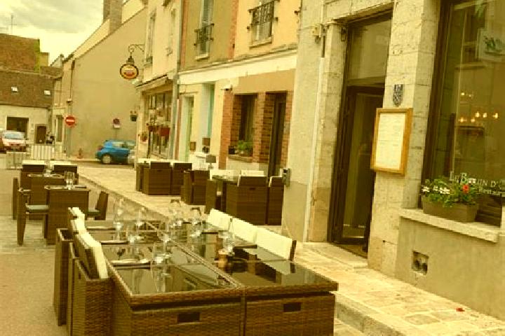 Ellie, 29 — Escort in Secondigny, France