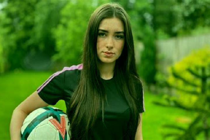 Ellie, 29 — Escort in Shrewton, United Kingdom