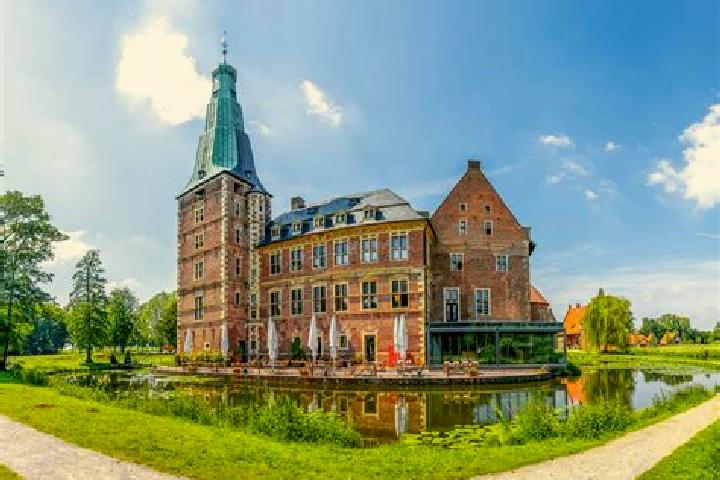 Ellie, 29 — Escort in Straelen, Germany