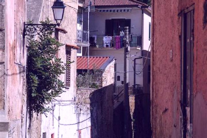 Ellie, 29 — Escort in Valle di Maddaloni, Italy