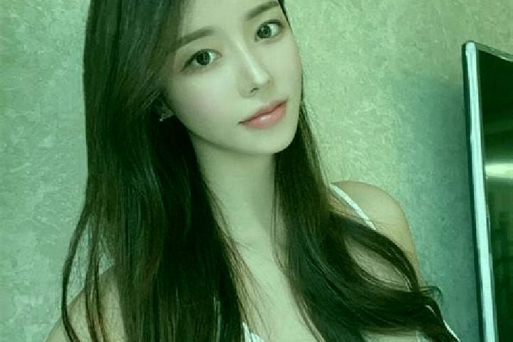 Ellie, 29 — Escort in Xitangtuo, China