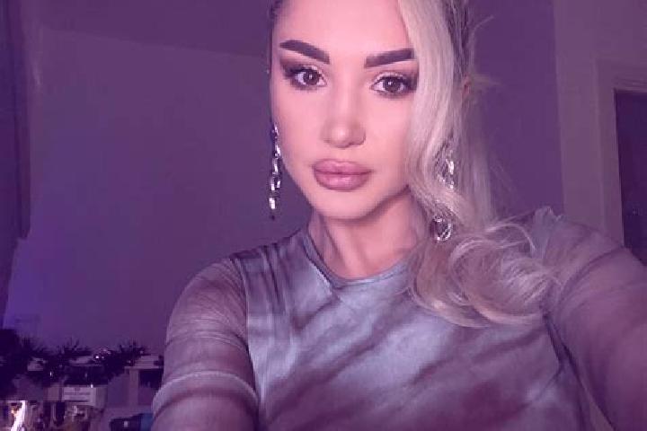 Ellie, 30, a blonde dark-eyed middle eastern companion based in Landevieille. Offering BDSM, Travel Companion, Dinner Date. Available for incall and outcall,...