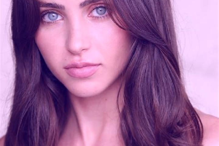 Ellie, 30, a brunette dark-eyed indian companion based in Daragutan. Offering Duos, Prostate Massage, Domination. Available for incall and outcall, day and e...