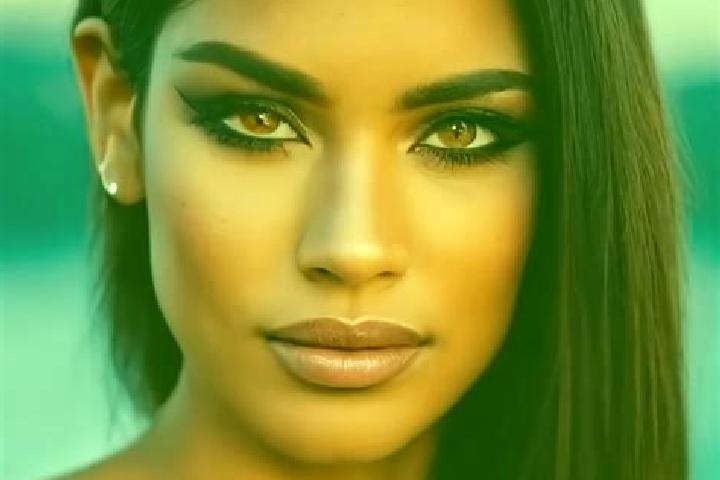 Ellie, 30, a red green-eyed latina companion based in Ke erlun. Offering Striptease, OWO. Available for incall and outcall, day and evening dates.