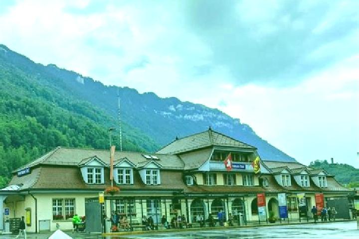 Ellie, 30 — Escort in Bubikon / Station, Switzerland