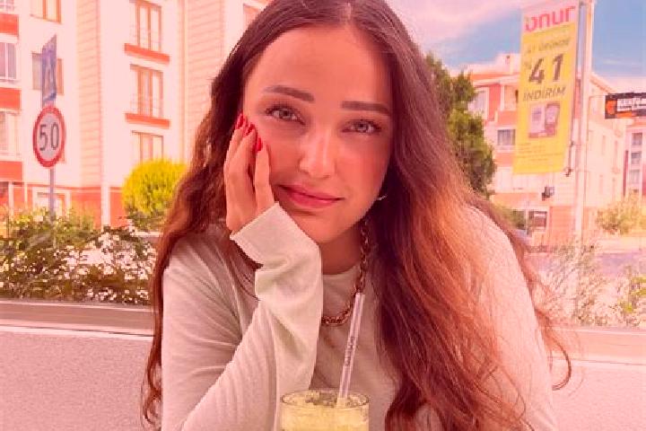 Ellie, 30 — Escort in Dikmen, Turkey