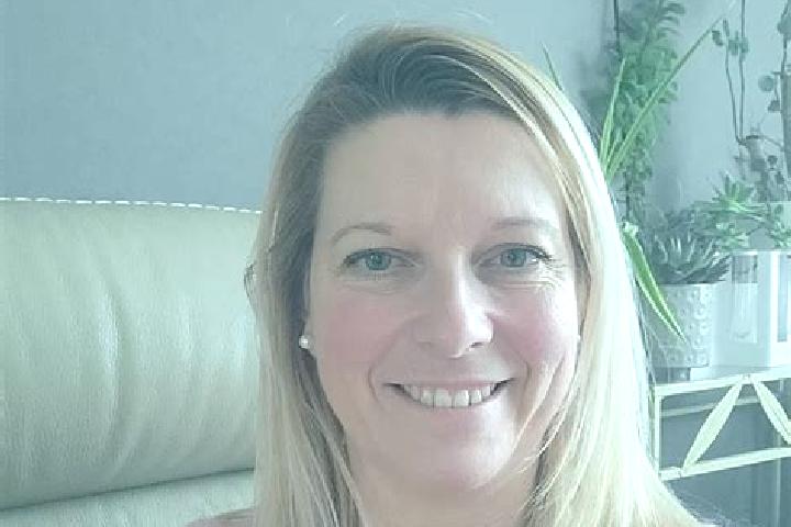 Ellie, 30 — Escort in Fournes-en-Weppes, France