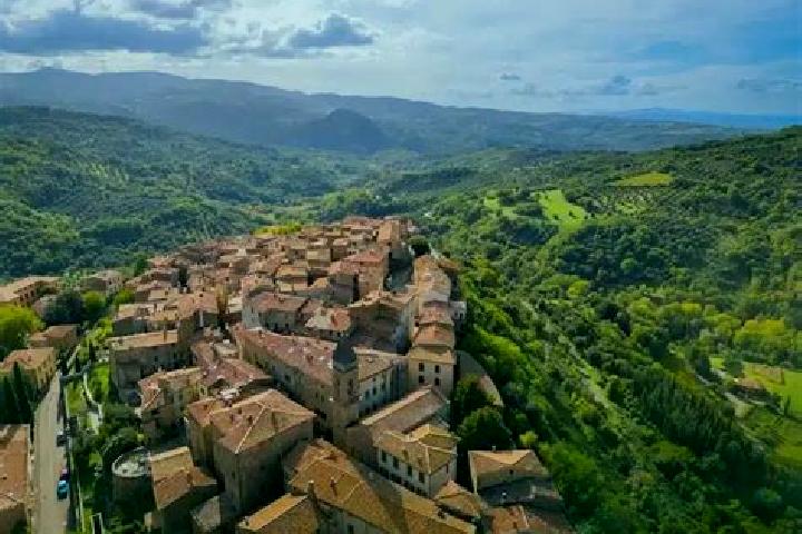 Ellie, 30 — Escort in Seggiano, Italy