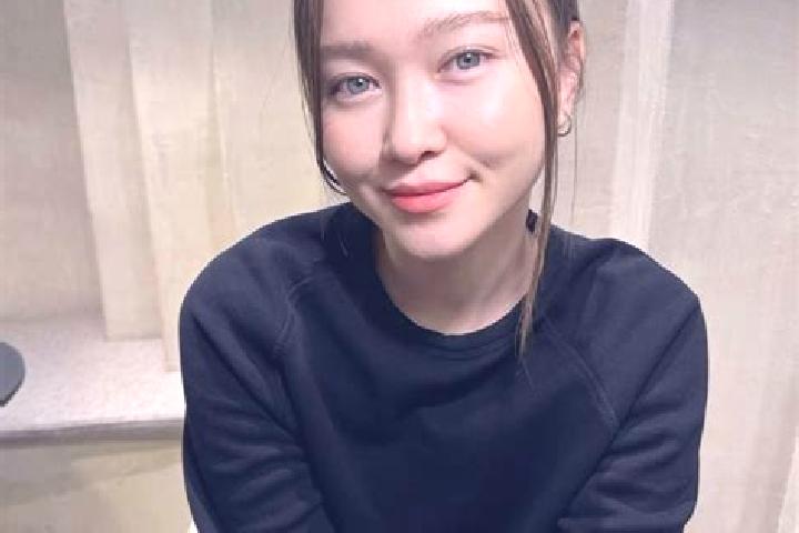 Ellie, 31, a auburn blue-eyed asian companion based in Eldorado. Offering Couples, Prostate Massage, Striptease, Overnight, Dinner Date. Available for incall...