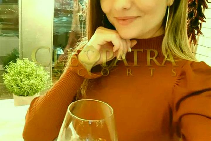 Ellie, 31, a blonde amber-eyed indian companion based in Fuente de Santa Cruz. Offering Deep French Kissing, Travel Companion, 69, Dinner Date, OWO. Availabl...