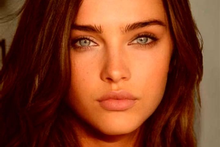 Ellie, 31, a brunette brown-eyed mediterranean companion based in Salta. Offering Dinner Date, CIM. Available for incall and outcall, day and evening dates.