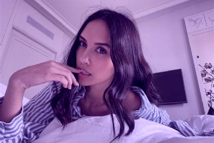 Ellie, 31, a red brown-eyed mixed companion based in Nisipuri. Offering Party Girl, Girlfriend Experience, Erotic Massage, Overnight, Striptease. Available f...