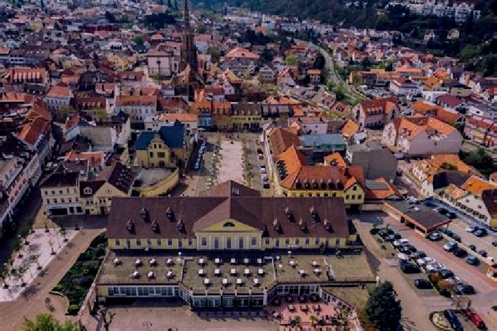 Ellie, 31 — Escort in Dorn-Durkheim, Germany