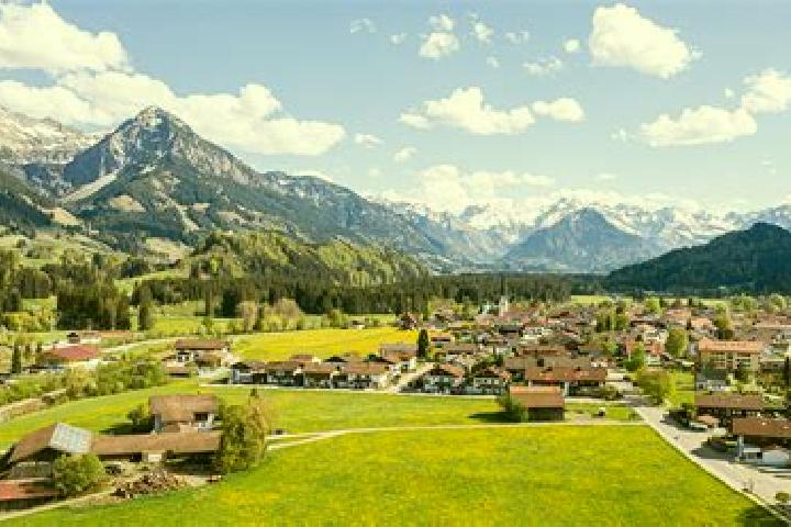 Ellie, 31 — Escort in Obermaiselstein, Germany