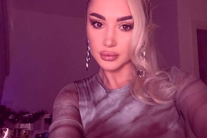 Ellie, 32, a blonde dark-eyed european companion based in Wirodayan. Offering OWO, Domination, GFE, Travel Companion, Erotic Massage. Available for incall an...