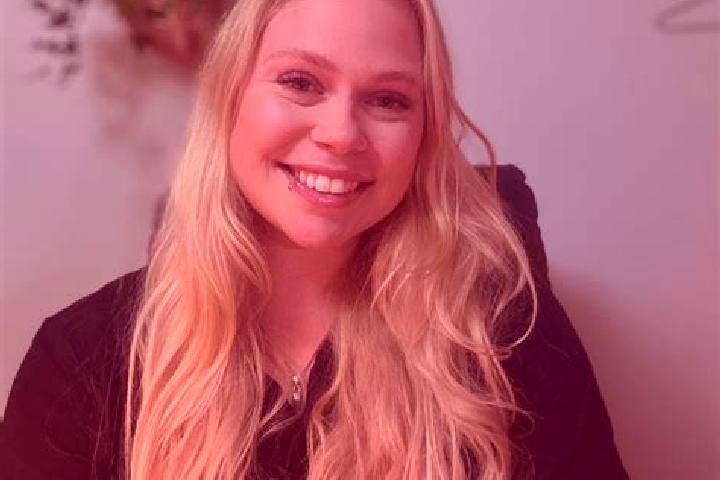 Ellie, 32 — Escort in Biggar, Canada