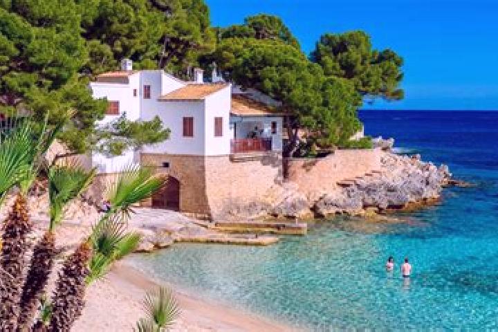 Ellie, 32 — Escort in Cala Rajada, Spain