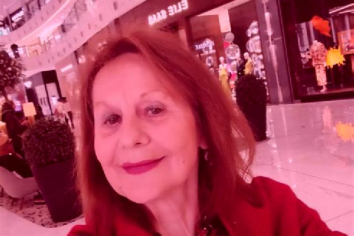 Ellie, 32 — Escort in Devesel, Romania