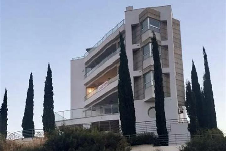 Ellie, 32 — Escort in Germasogeia, Cyprus