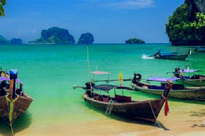Ellie, 32 — Escort in Hang Dong, Thailand