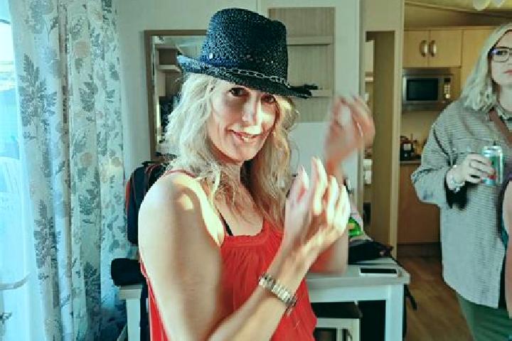 Ellie, 32 — Escort in Huish, United Kingdom