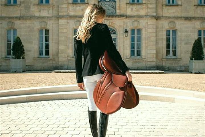 Ellie, 32 — Escort in Nontron, France