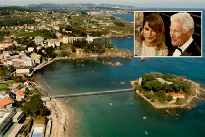 Ellie, 32 — Escort in Oleiros, Spain