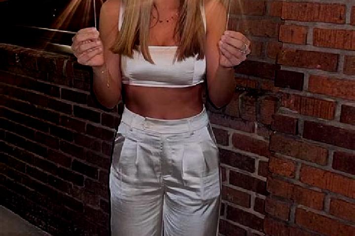 Ellie, 32 — Escort in Remerton, United States