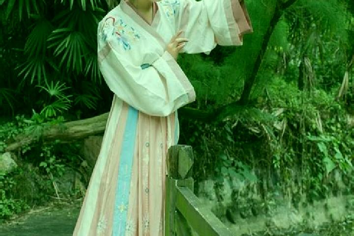 Ellie, 32 — Escort in Xianxia, China