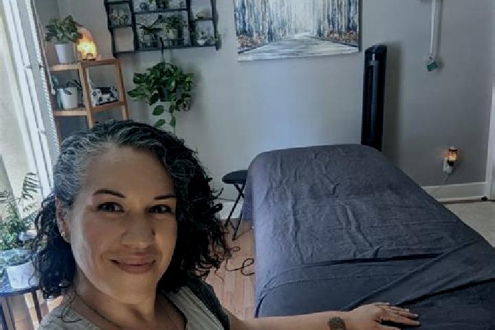 Ellie, 33, a auburn amber-eyed ebony companion based in Pades. Offering Erotic Massage, Girlfriend Experience, Roleplay. Available for incall and outcall, da...