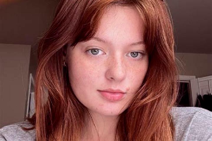 Ellie, 33, a chestnut grey-eyed caucasian companion based in San Miguel de Cauri. Offering Erotic Massage, Roleplay, BDSM, Prostate Massage. Available for in...