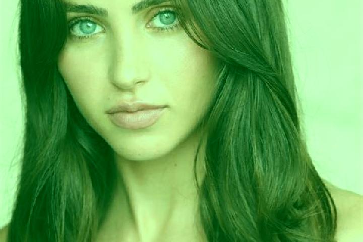 Ellie, 33, a chestnut hazel-eyed latina companion based in Oberkassel. Offering CIM, Couples, Tantra. Available for incall and outcall, day and evening dates.