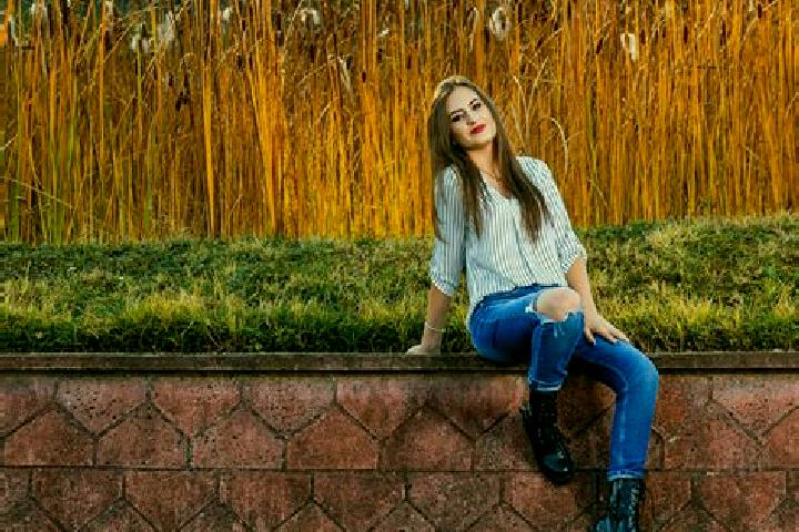 Ellie, 33 — Escort in Halmasd, Romania