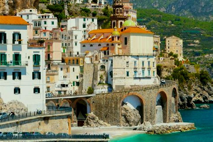Ellie, 33 — Escort in Pavarolo, Italy