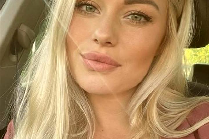 Ellie, 34, a blonde hazel-eyed mediterranean companion based in Colomers. Offering Tantra, CIM, Roleplay, OWO. Available for incall and outcall, overnight bo...